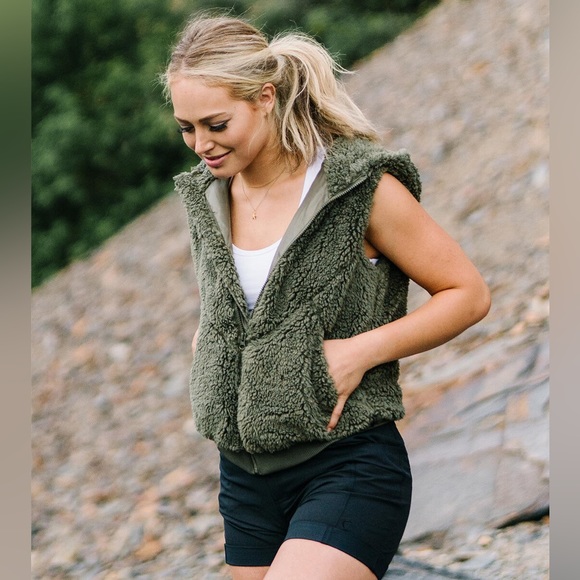 ZYIA Active NEW Olive Hooded Teddy Vest Size XS - Picture 9 of 10